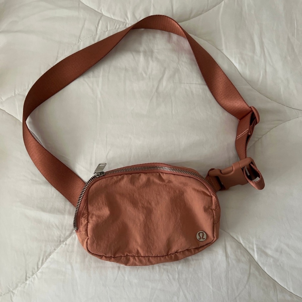 Lululemon original belt bag